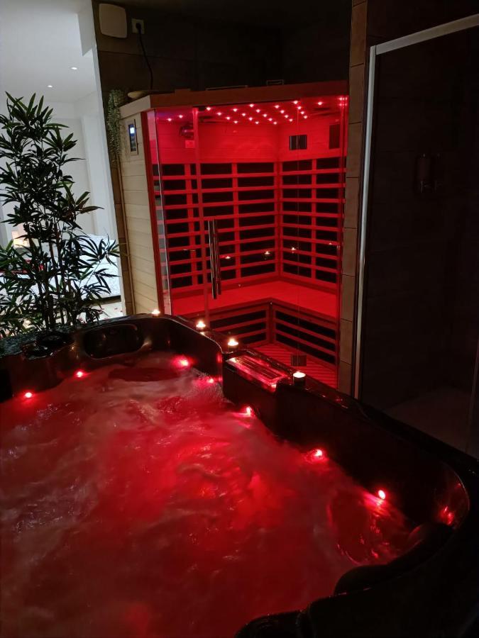 Spa Appartement O Temps Suspendu Reims Centre Sauna Et Jacuzzi Exterior foto