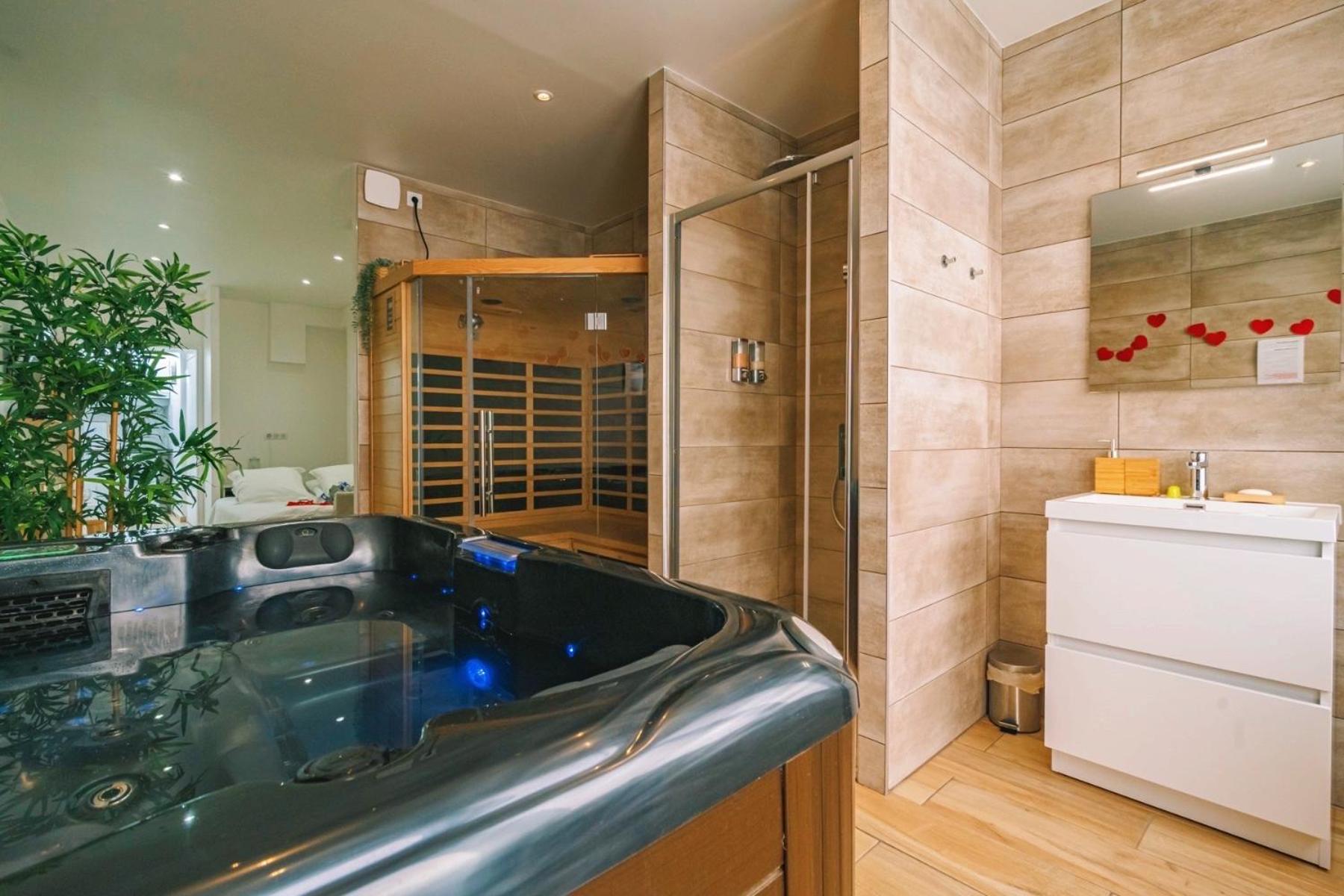 Spa Appartement O Temps Suspendu Reims Centre Sauna Et Jacuzzi Exterior foto