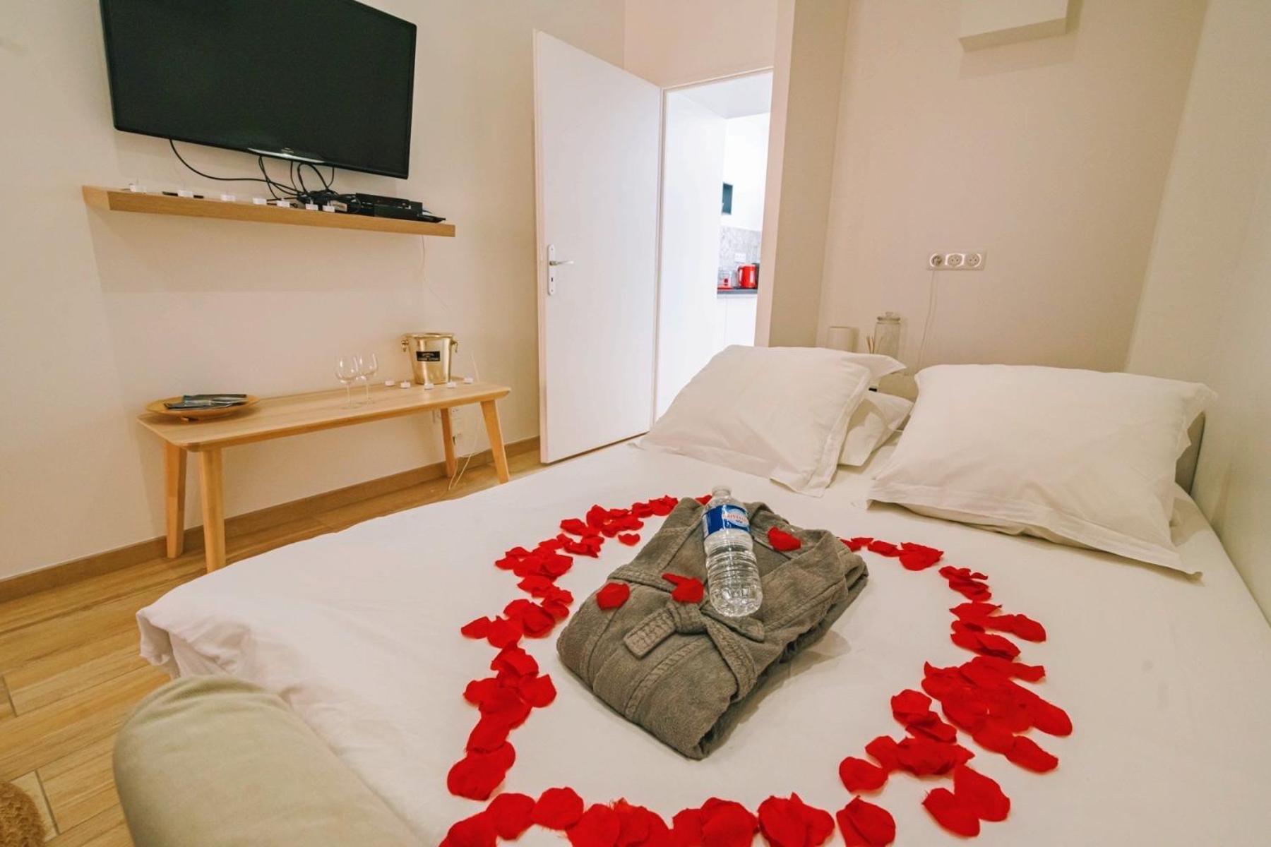 Spa Appartement O Temps Suspendu Reims Centre Sauna Et Jacuzzi Exterior foto